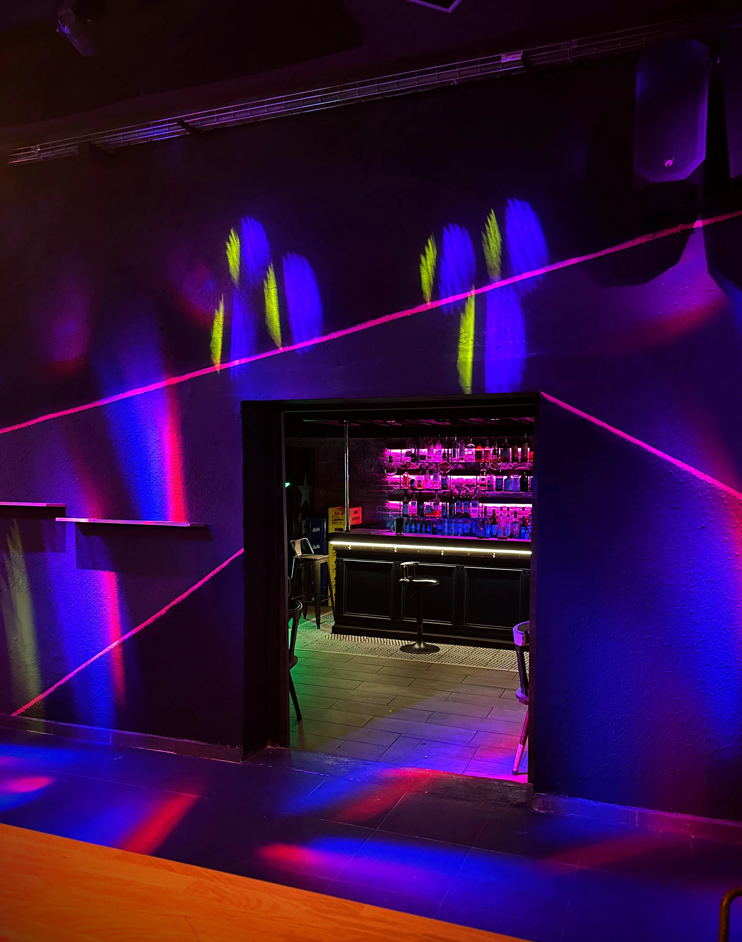 Interior de la sala Estrop